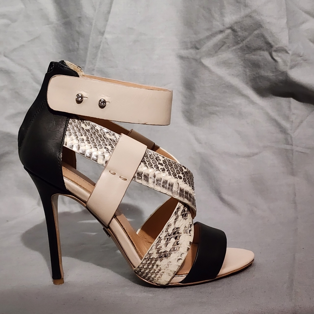BADGLEY MISCHKA Multi/Snakeskin Print Leather Heeled Sandals, size 6M